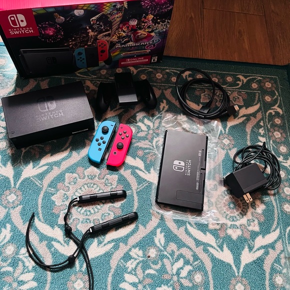 Nintendo Switch with Mario Cart Deluxe game Everything in pictures included - Picture 4 of 5